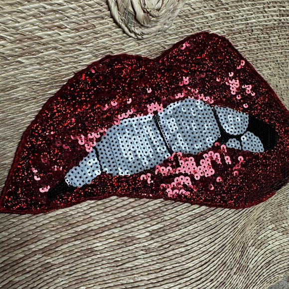 RED SEQUIN LIPS STRAW LARGE 
BEACH PALM LEAF BAG TOTE STRING CLOSER - Picture 4 of 12